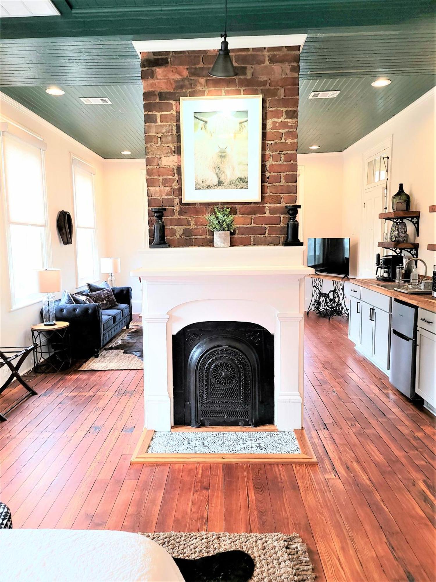 Kelley House Apartment *